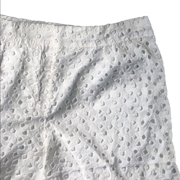 Forever 21  white shorts size medium - Picture 4 of 5